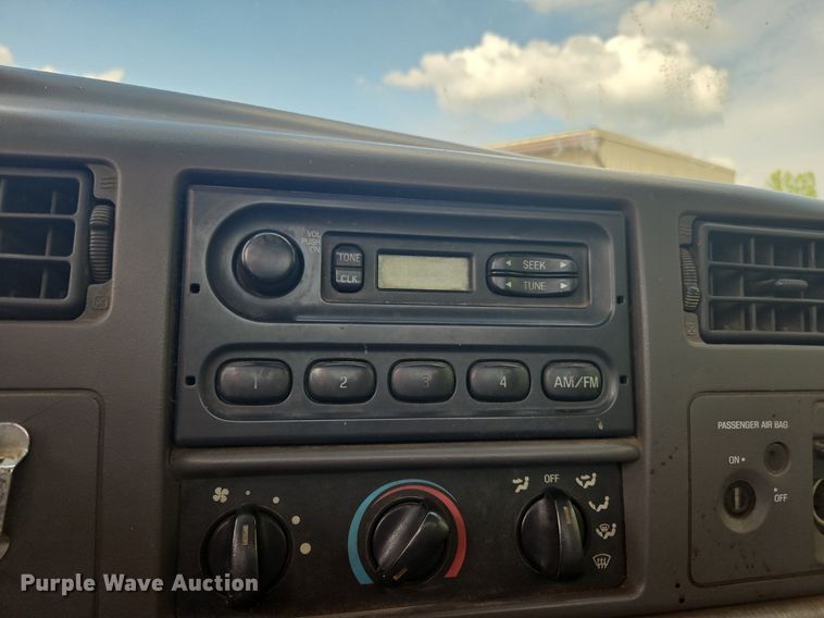 image for item OK9895 2001 Ford F550 Super Duty XL flatbed truck