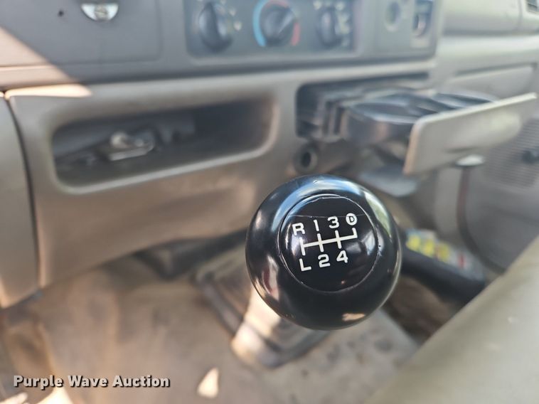 image for item OK9895 2001 Ford F550 Super Duty XL flatbed truck