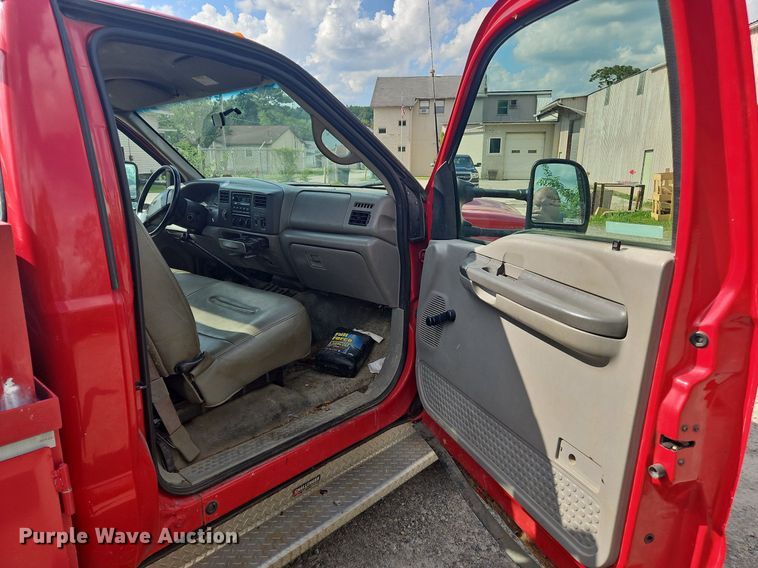 image for item OK9895 2001 Ford F550 Super Duty XL flatbed truck