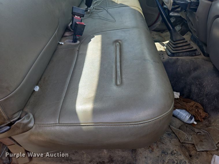 image for item OK9895 2001 Ford F550 Super Duty XL flatbed truck