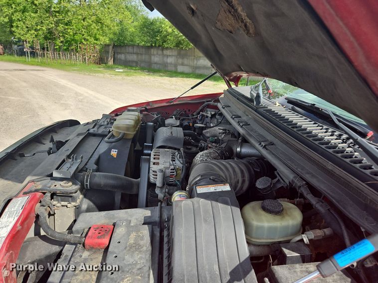 image for item OK9895 2001 Ford F550 Super Duty XL flatbed truck