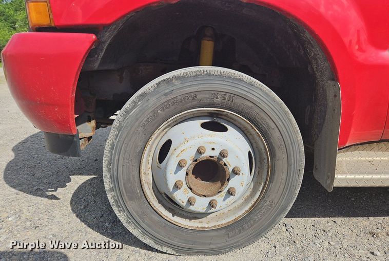 image for item OK9895 2001 Ford F550 Super Duty XL flatbed truck