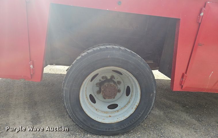 image for item OK9895 2001 Ford F550 Super Duty XL flatbed truck