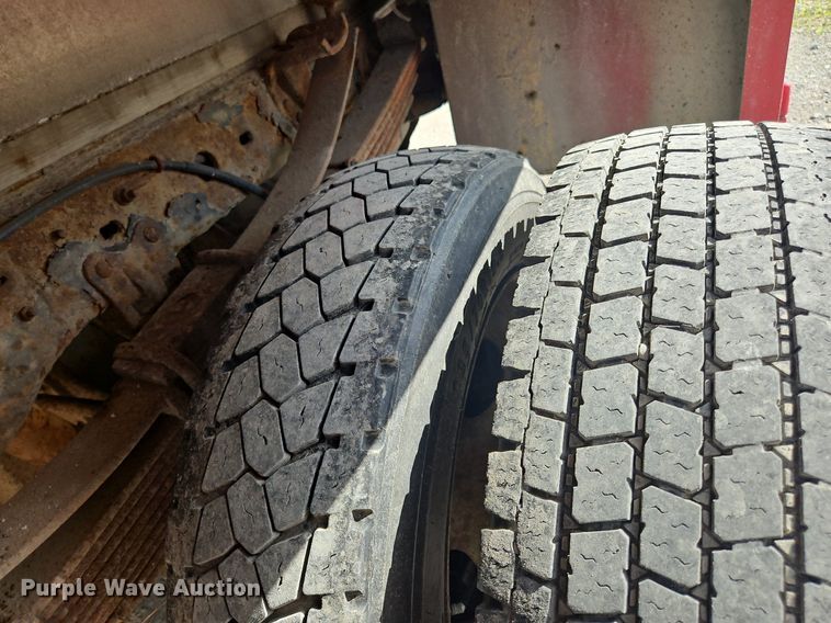 image for item OK9895 2001 Ford F550 Super Duty XL flatbed truck