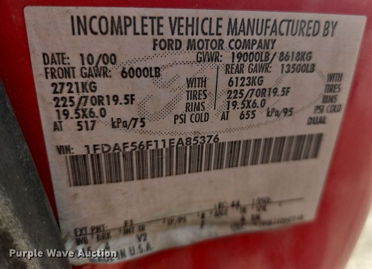 image for item OK9895 2001 Ford F550 Super Duty XL flatbed truck