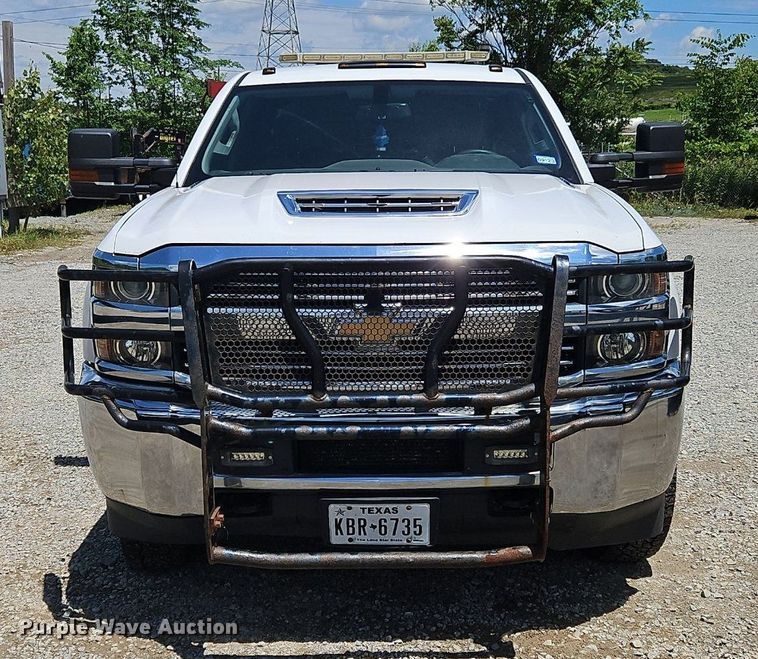 image for item OK9936 2017 Chevrolet  Silverado 3500HD Crew Cab utility bed pickup truck