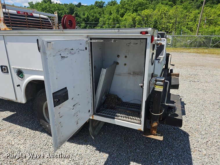 image for item OK9936 2017 Chevrolet  Silverado 3500HD Crew Cab utility bed pickup truck