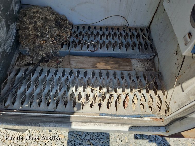 image for item OK9936 2017 Chevrolet  Silverado 3500HD Crew Cab utility bed pickup truck