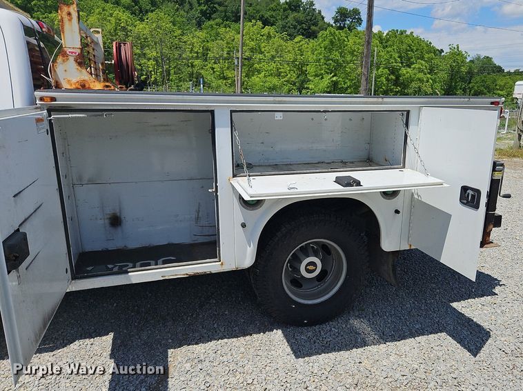 image for item OK9936 2017 Chevrolet  Silverado 3500HD Crew Cab utility bed pickup truck