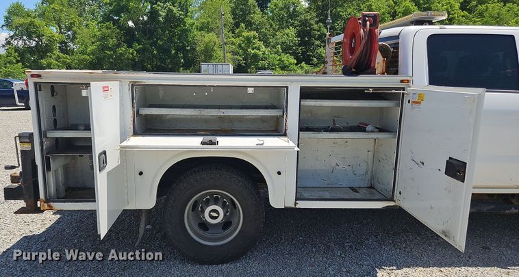 image for item OK9936 2017 Chevrolet  Silverado 3500HD Crew Cab utility bed pickup truck