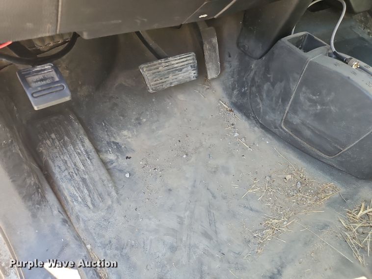 image for item OK9936 2017 Chevrolet  Silverado 3500HD Crew Cab utility bed pickup truck