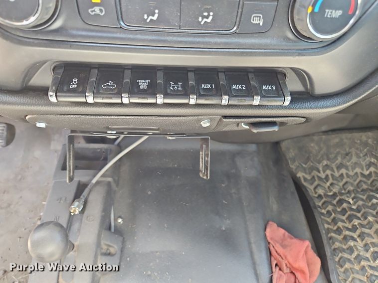 image for item OK9936 2017 Chevrolet  Silverado 3500HD Crew Cab utility bed pickup truck