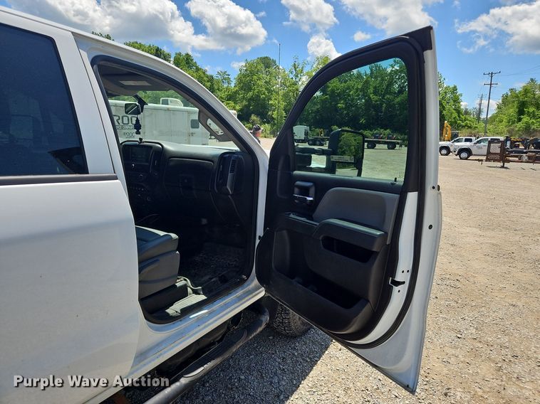 image for item OK9936 2017 Chevrolet  Silverado 3500HD Crew Cab utility bed pickup truck