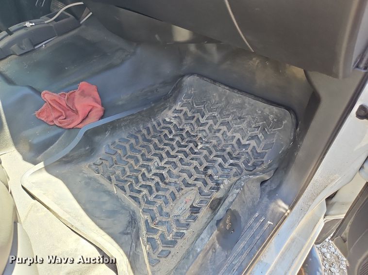 image for item OK9936 2017 Chevrolet  Silverado 3500HD Crew Cab utility bed pickup truck