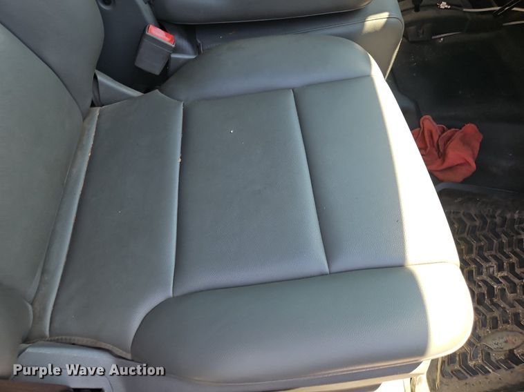 image for item OK9936 2017 Chevrolet  Silverado 3500HD Crew Cab utility bed pickup truck