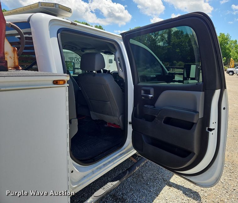 image for item OK9936 2017 Chevrolet  Silverado 3500HD Crew Cab utility bed pickup truck