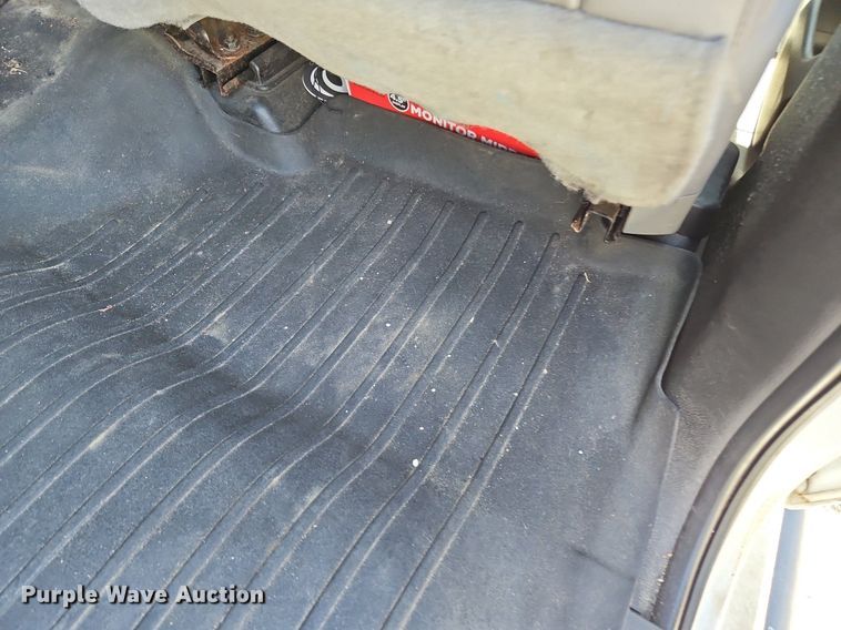 image for item OK9936 2017 Chevrolet  Silverado 3500HD Crew Cab utility bed pickup truck