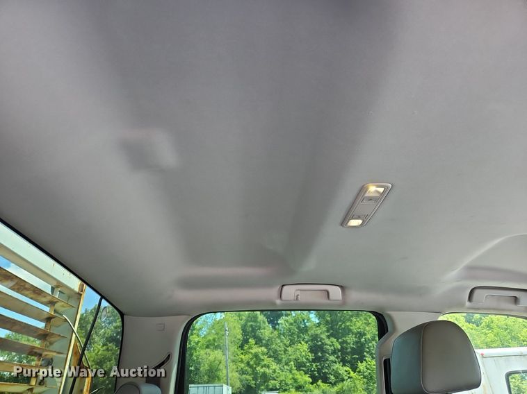 image for item OK9936 2017 Chevrolet  Silverado 3500HD Crew Cab utility bed pickup truck