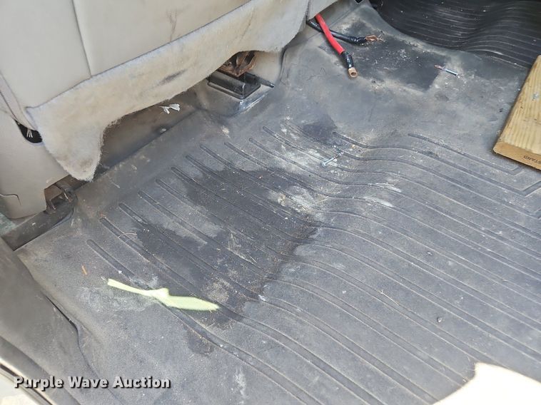 image for item OK9936 2017 Chevrolet  Silverado 3500HD Crew Cab utility bed pickup truck