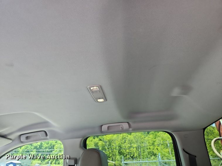 image for item OK9936 2017 Chevrolet  Silverado 3500HD Crew Cab utility bed pickup truck