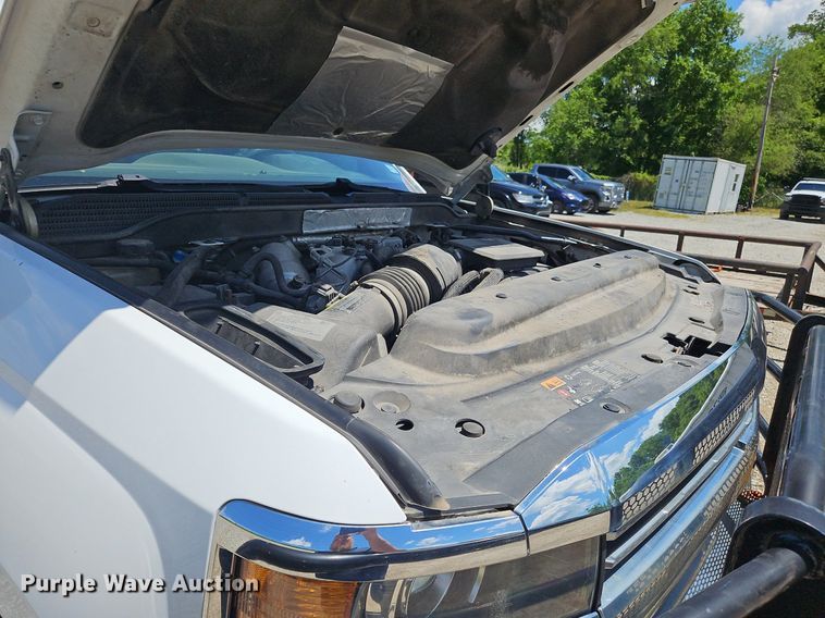 image for item OK9936 2017 Chevrolet  Silverado 3500HD Crew Cab utility bed pickup truck