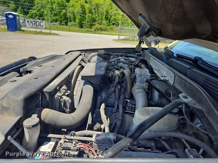 image for item OK9936 2017 Chevrolet  Silverado 3500HD Crew Cab utility bed pickup truck