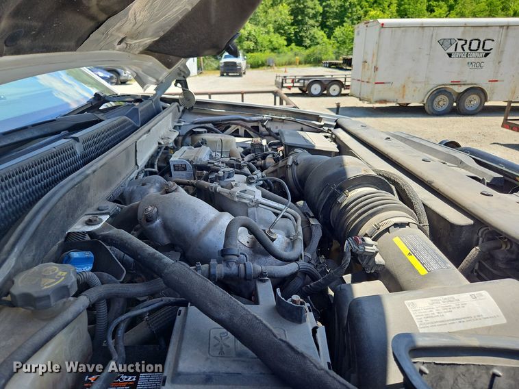 image for item OK9936 2017 Chevrolet  Silverado 3500HD Crew Cab utility bed pickup truck