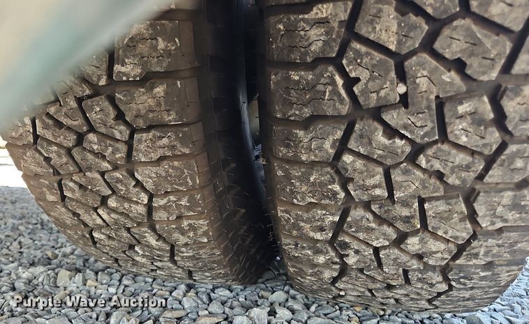 image for item OK9936 2017 Chevrolet  Silverado 3500HD Crew Cab utility bed pickup truck