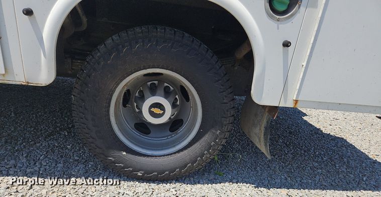 image for item OK9936 2017 Chevrolet  Silverado 3500HD Crew Cab utility bed pickup truck