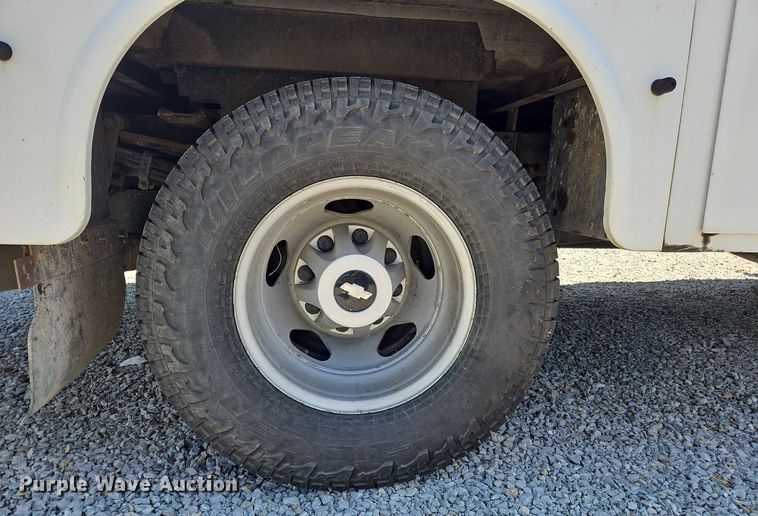 image for item OK9936 2017 Chevrolet  Silverado 3500HD Crew Cab utility bed pickup truck