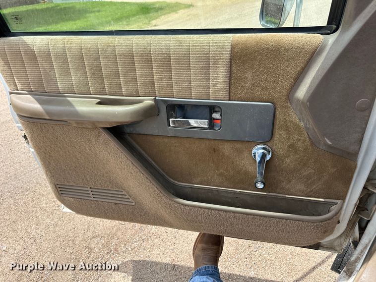 image for item OL9588 1994 Chevrolet C3500 flatbed pickup truck