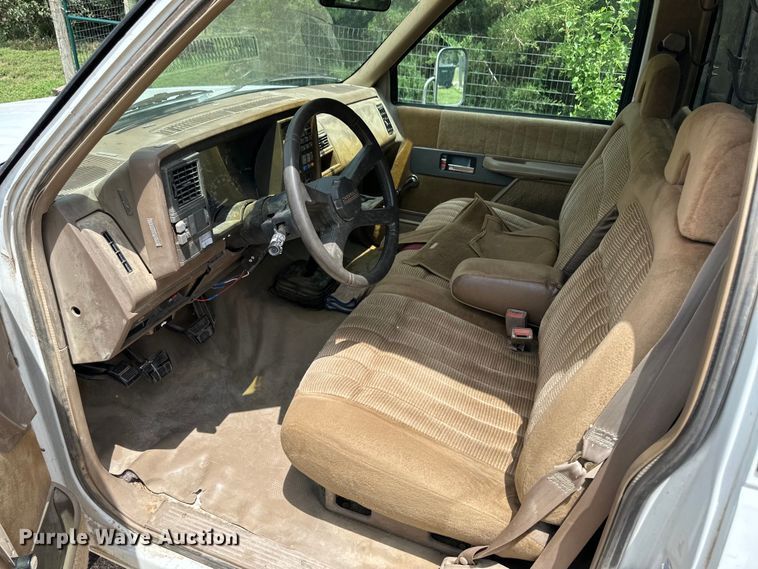 image for item OL9588 1994 Chevrolet C3500 flatbed pickup truck