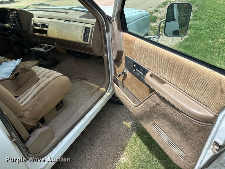 image for item OL9588 1994 Chevrolet C3500 flatbed pickup truck