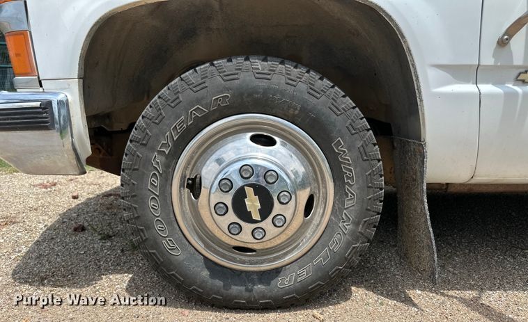 image for item OL9588 1994 Chevrolet C3500 flatbed pickup truck