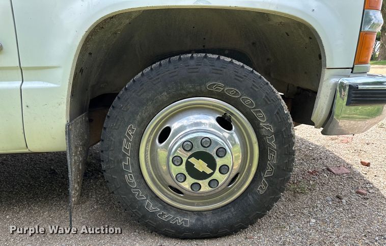 image for item OL9588 1994 Chevrolet C3500 flatbed pickup truck