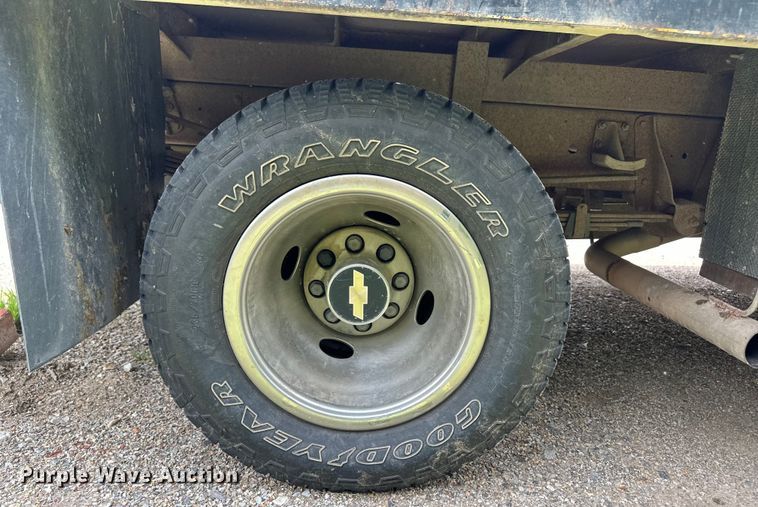 image for item OL9588 1994 Chevrolet C3500 flatbed pickup truck