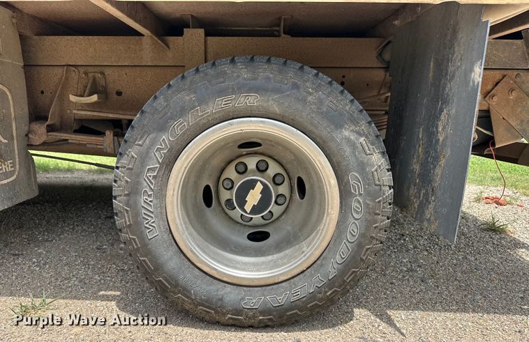 image for item OL9588 1994 Chevrolet C3500 flatbed pickup truck