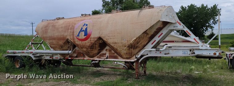 image for item DB8096 1981 Fruehauf pneumatic dry bulk trailer