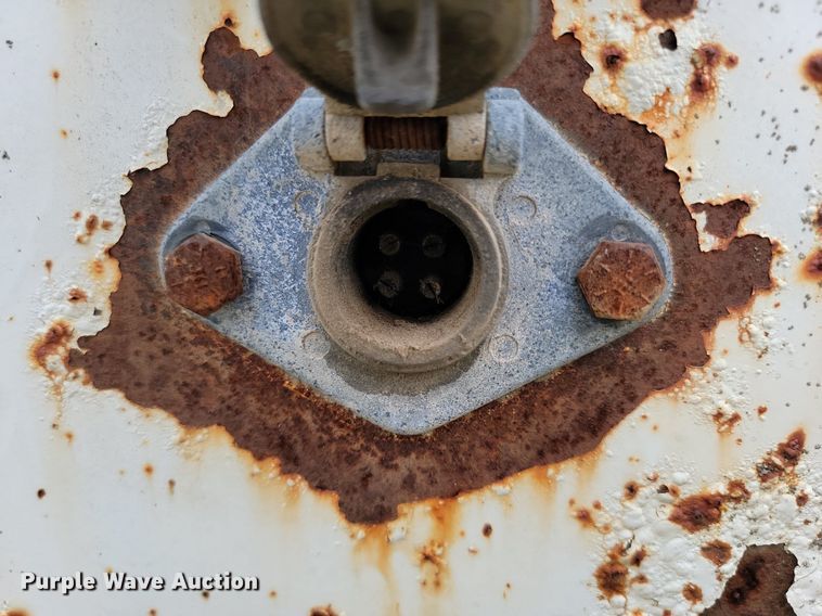 image for item DB8096 1981 Fruehauf pneumatic dry bulk trailer