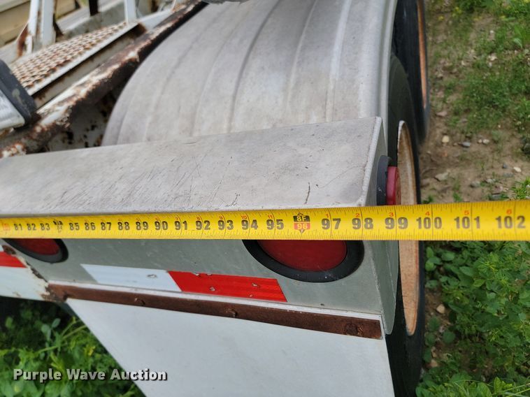 image for item DB8096 1981 Fruehauf pneumatic dry bulk trailer