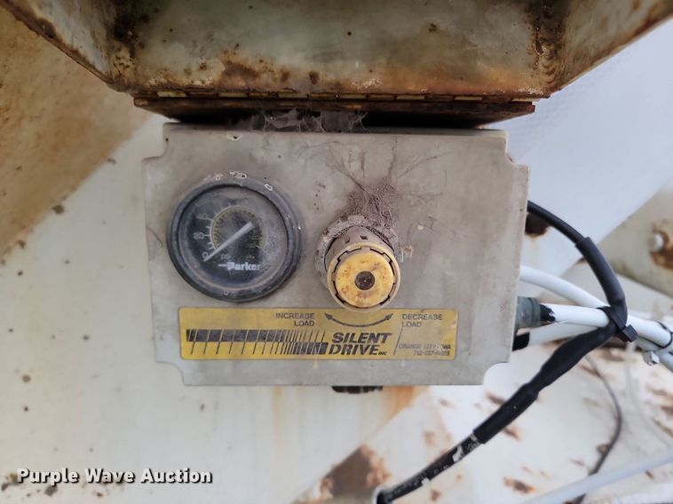 image for item DB8096 1981 Fruehauf pneumatic dry bulk trailer