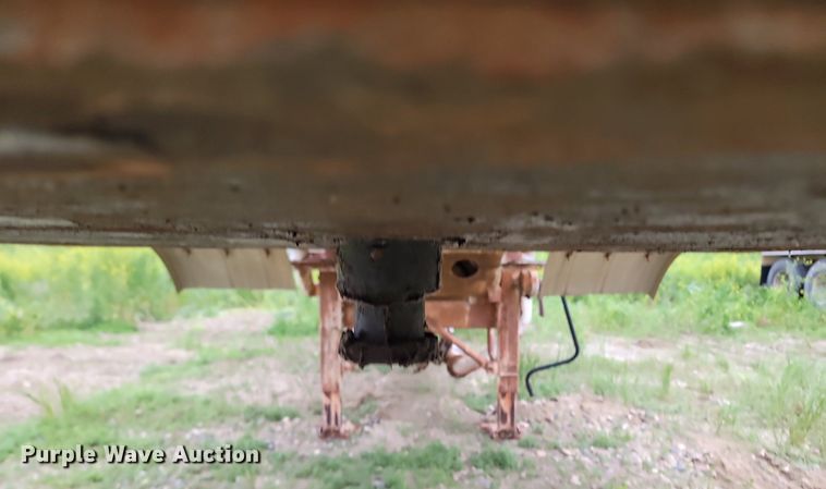 image for item DB8096 1981 Fruehauf pneumatic dry bulk trailer