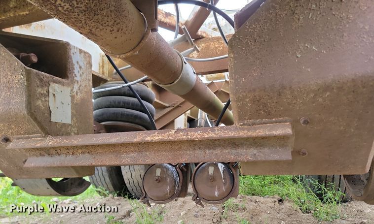 image for item DB8096 1981 Fruehauf pneumatic dry bulk trailer