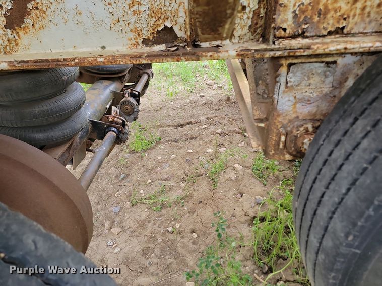 image for item DB8096 1981 Fruehauf pneumatic dry bulk trailer