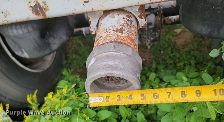 image for item DB8096 1981 Fruehauf pneumatic dry bulk trailer