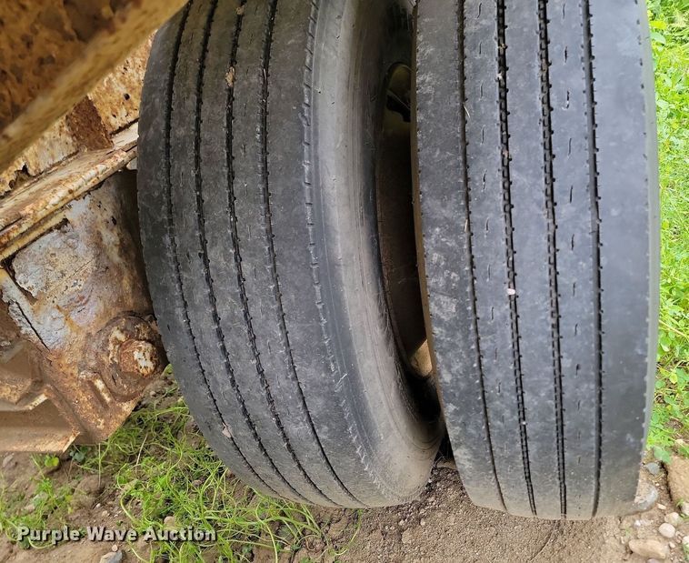 image for item DB8096 1981 Fruehauf pneumatic dry bulk trailer