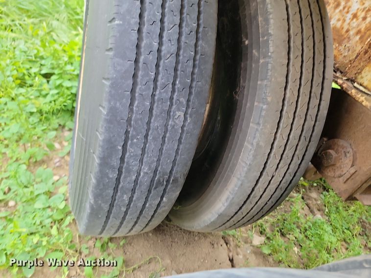 image for item DB8096 1981 Fruehauf pneumatic dry bulk trailer