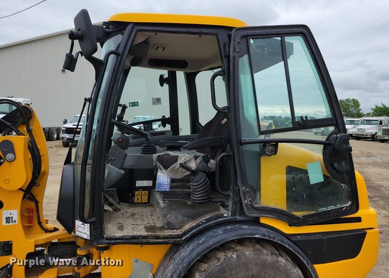 image for item DG0630 2022 JCB 407 wheel loader