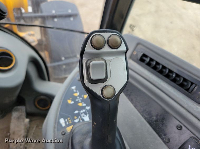 image for item DG0630 2022 JCB 407 wheel loader