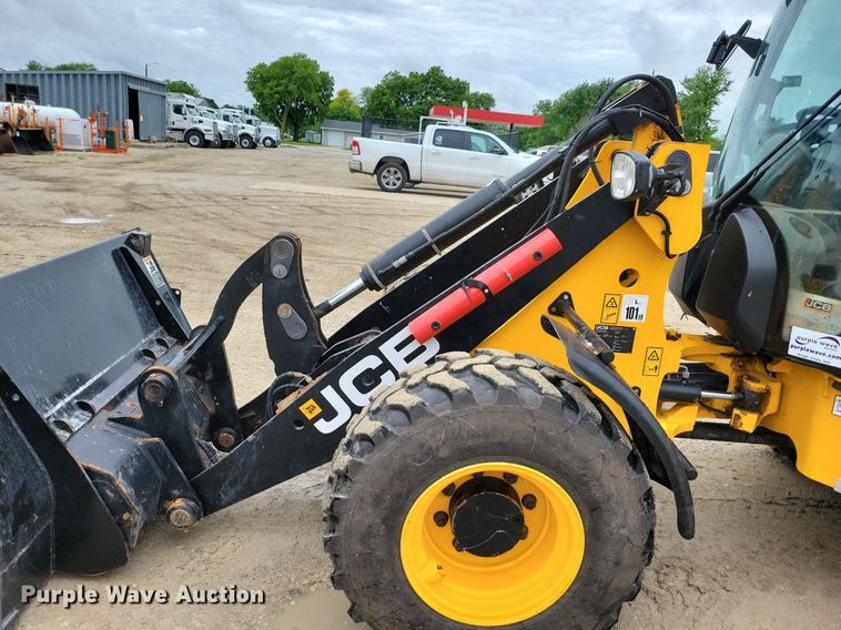 image for item DG0631 2022 JCB 407 wheel loader